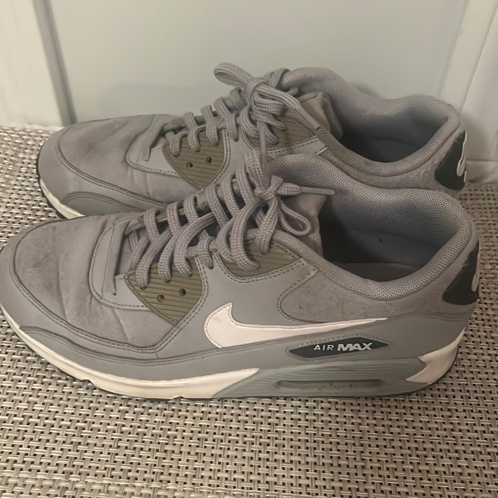 Airmax 90 grey and white